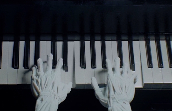 The scenes of a robot playing piano in <i>westworld</i>.